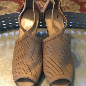 Show Off That Pedi! Dressy sandals!